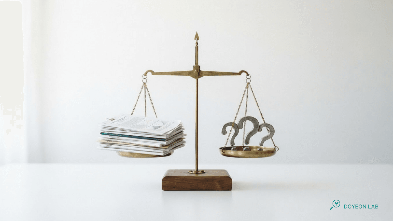 팩트체크 근거 수준 저울 컨셉